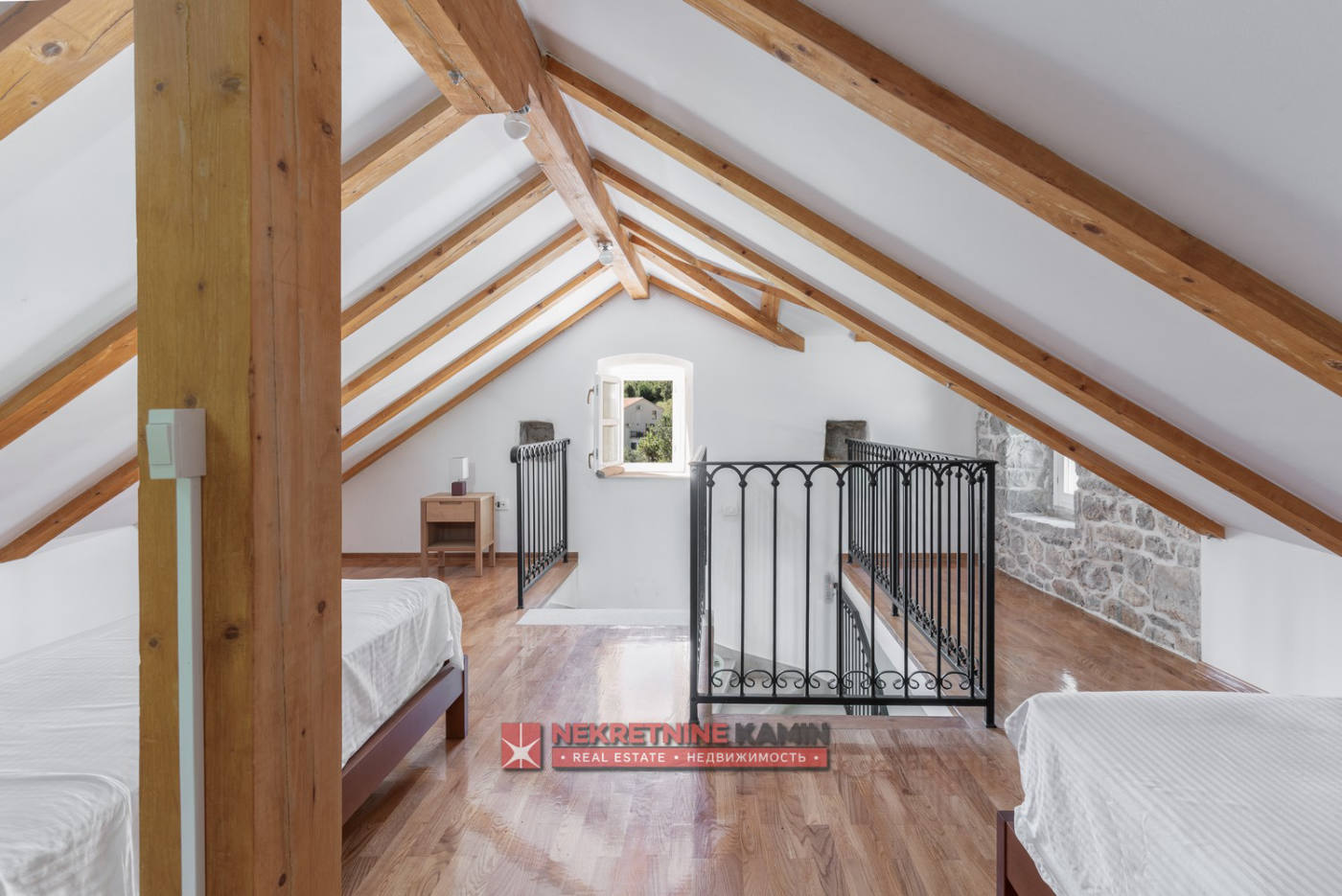Комерційна нерухомість, 8611 м², 4 500 000$ — FAKTOR